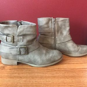 Grey/tan booties